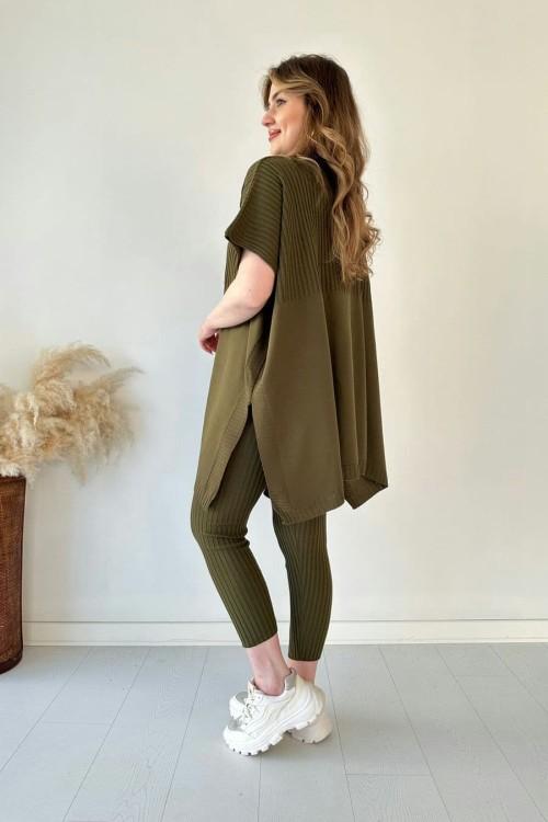 Coordinated Set: Stretchy Pants + Stylish Top