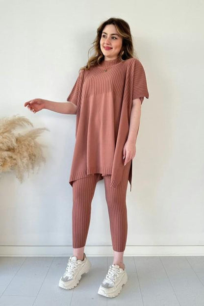 Coordinated Set: Stretchy Pants + Stylish Top