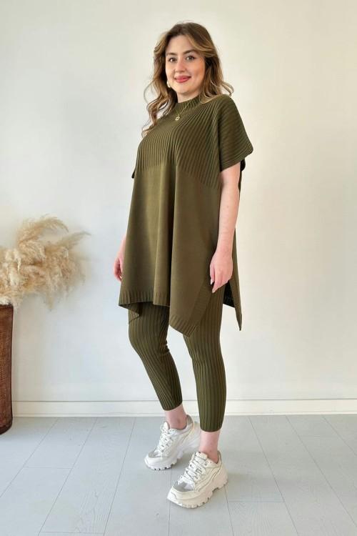 Coordinated Set: Stretchy Pants + Stylish Top